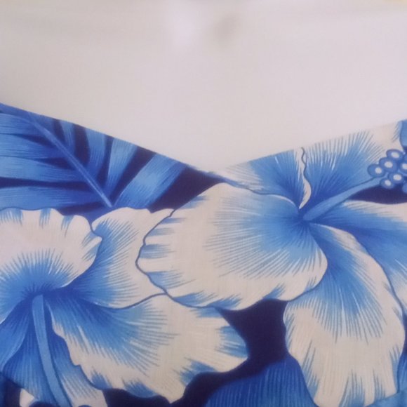 1970s Vintage Kalena Fashions of Hawaii Tropical Hibiscus Floral Muumuu - Picture 9 of 12